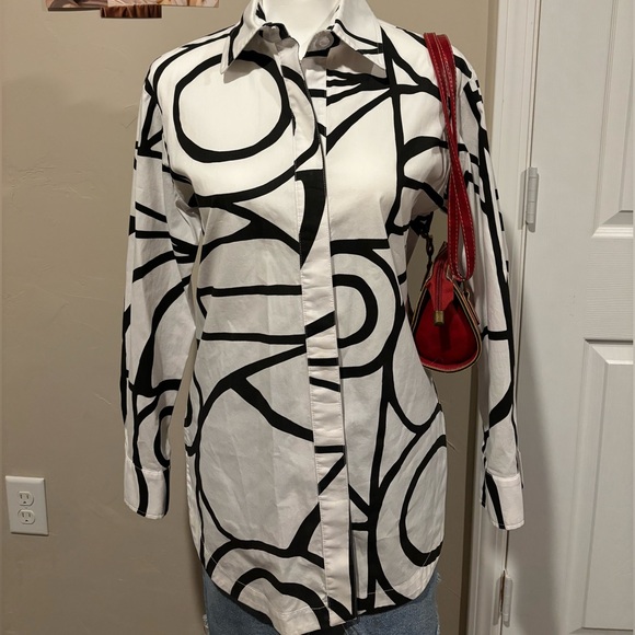 Finley Abstract white and Black button up size small - Picture 1 of 7